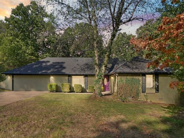 939 E Oaks Manor Drive , Fayetteville, AR 72703