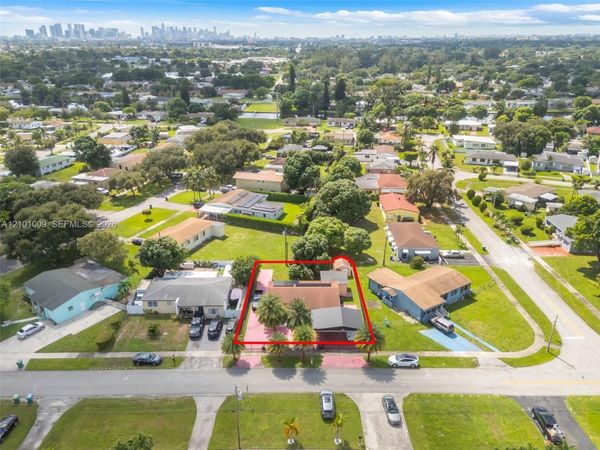 1220 NW 91st St , Miami, FL 33147