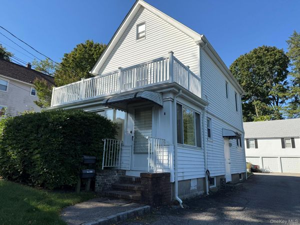 6 Red Brook Terrace , Great Neck, NY 11024