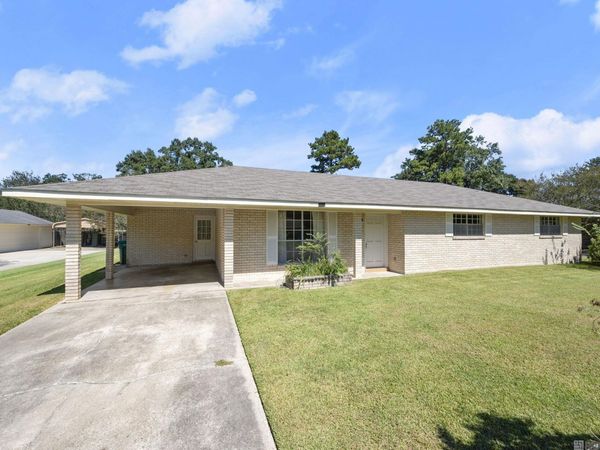3523 Nelson St, Zachary, LA 70791