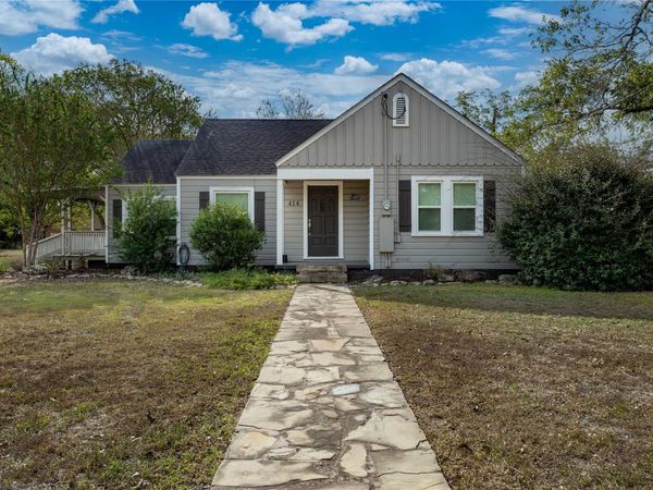 414 E Eblin ST, La Grange, TX 78945