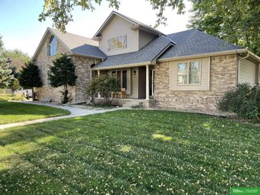 2615 Park Place Drive, Fremont, NE 68025