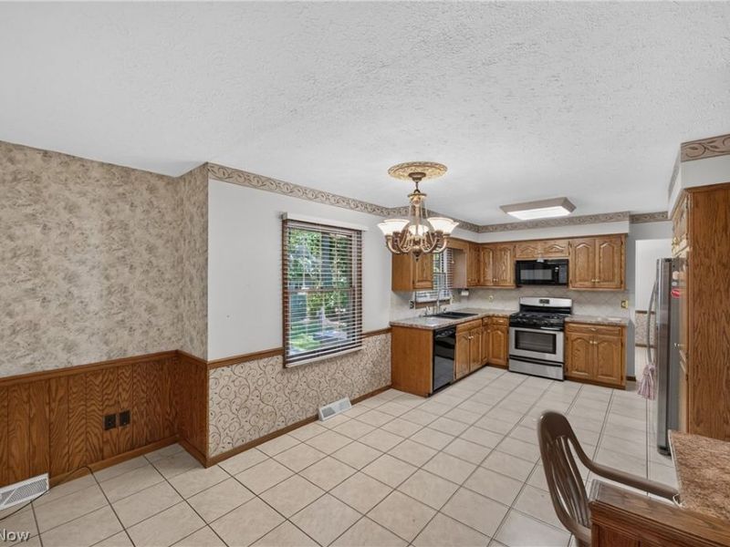 700 Austin Drive, Barberton, OH 44203 Photo 22