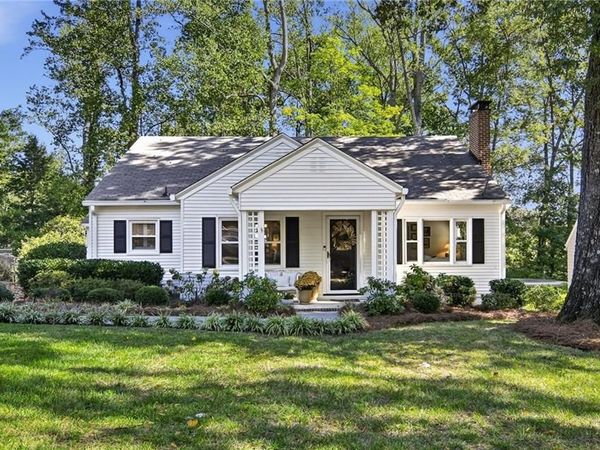 1711 Meadowbrook Drive , Winston-Salem, NC 27104