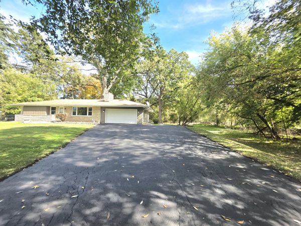 2800 S 124th St, West Allis, WI 53227