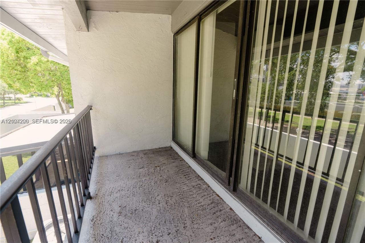 19200 NE 25th Ave , Unit 322C, Miami, FL 33180 Photo