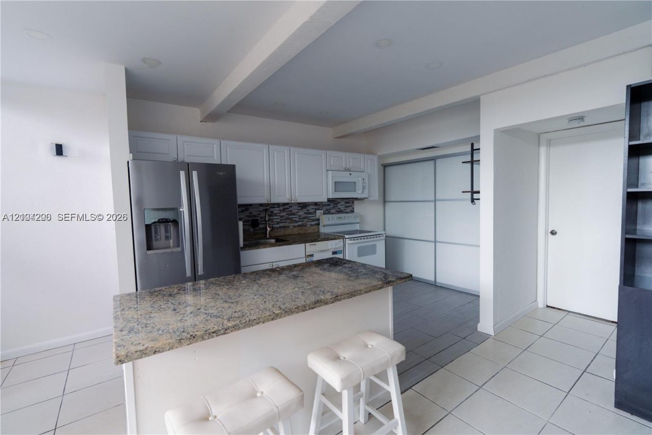 19200 NE 25th Ave , Unit 322C, Miami, FL 33180 Photo