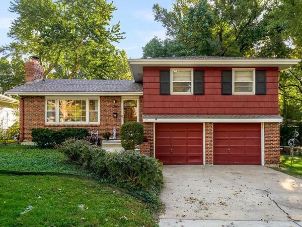 7719 Howe Drive, Prairie Village, KS 66062