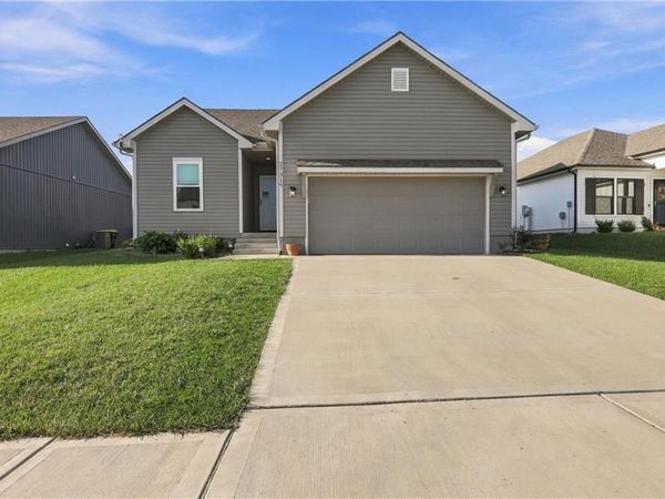 27319 E Sycamore Street, Lake Lotawana, MO 64086