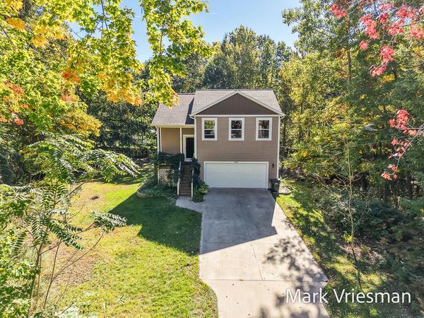 1032 W Barney Avenue, Muskegon, MI 49441