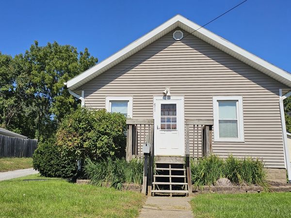 611 MONROE, Muscatine, IA 52761