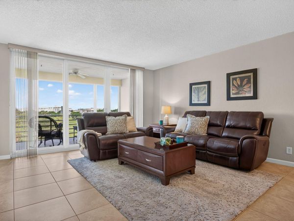2671 S COURSE Drive, Unit 710, Pompano Beach, FL 33069