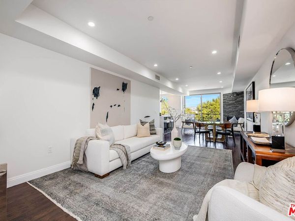 11218 Camarillo Street, Unit 406, Toluca Lake, CA 91602