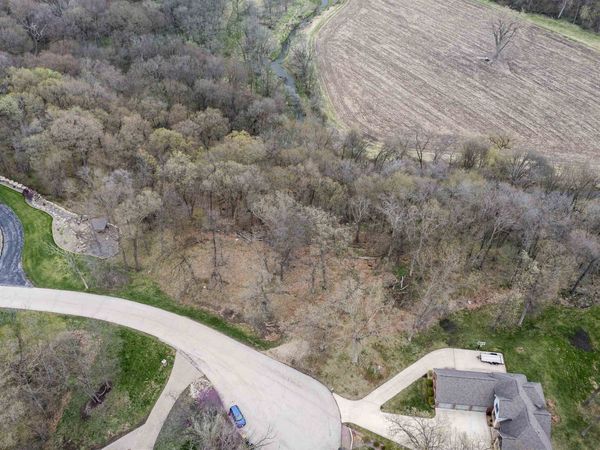 80 Roosevelt Drive, East Dubuque, IL 61025