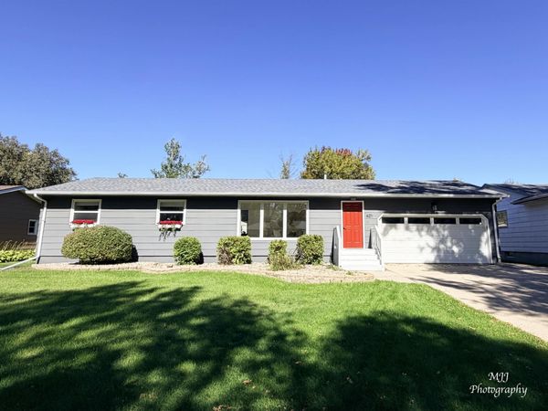 621 NE 17th Avenue, Aberdeen, SD 57401