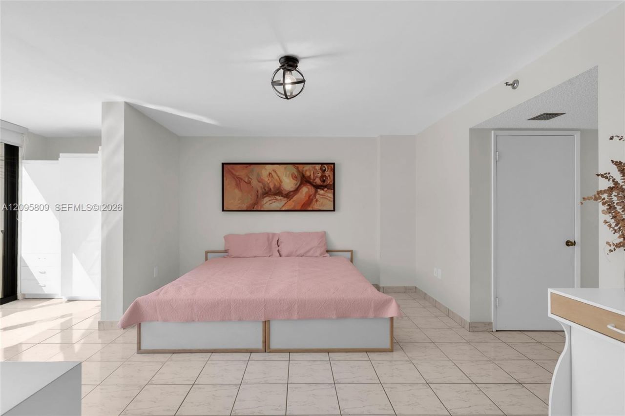 1623 Collins Ave, Unit 812, Miami Beach, FL 33139 Photo