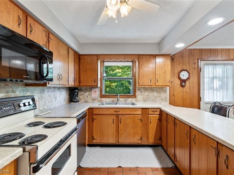 29 W Mohawk Drive, Malvern, OH 44644 Photo 13