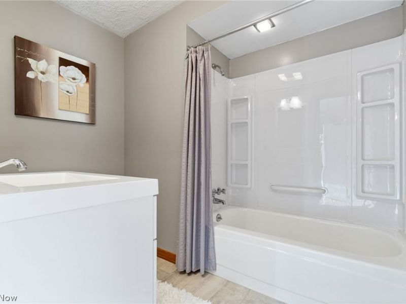 29 W Mohawk Drive, Malvern, OH 44644 Photo 19