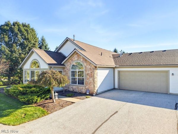 606 Crossings Circle , Tallmadge, OH 44278