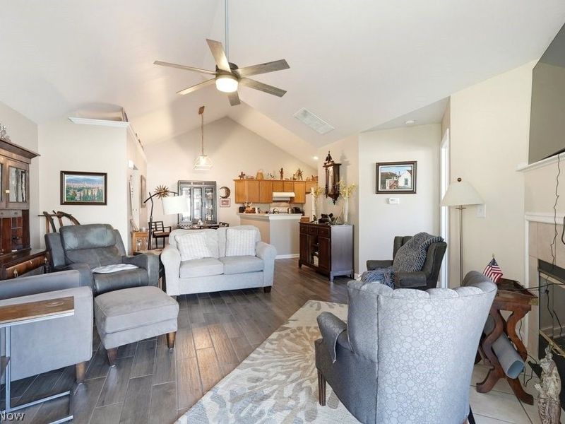 606 Crossings Circle, Tallmadge, OH 44278 Photo 4