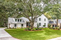 810 Creekside Drive photo 4