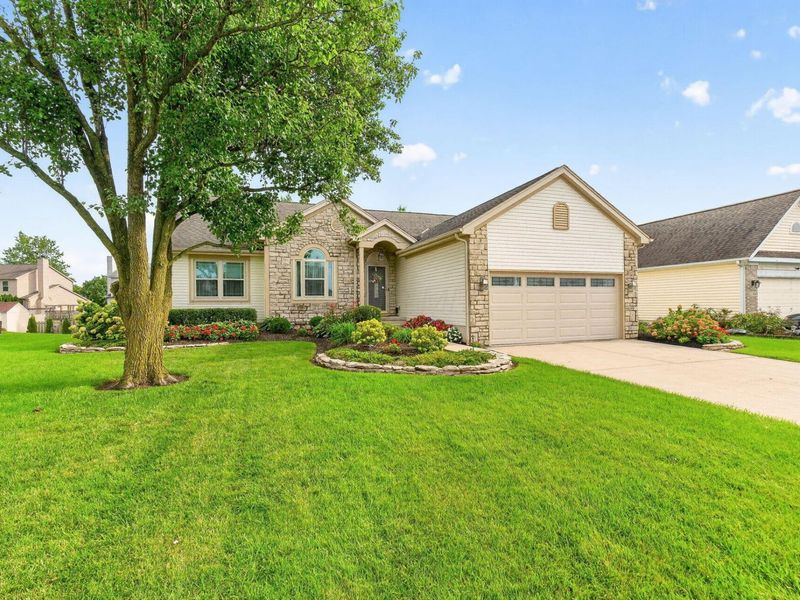 3542 Lake Louise Drive, Grove City, OH 43123 Photo 2