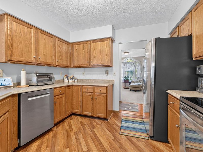 3542 Lake Louise Drive, Grove City, OH 43123 Photo 4