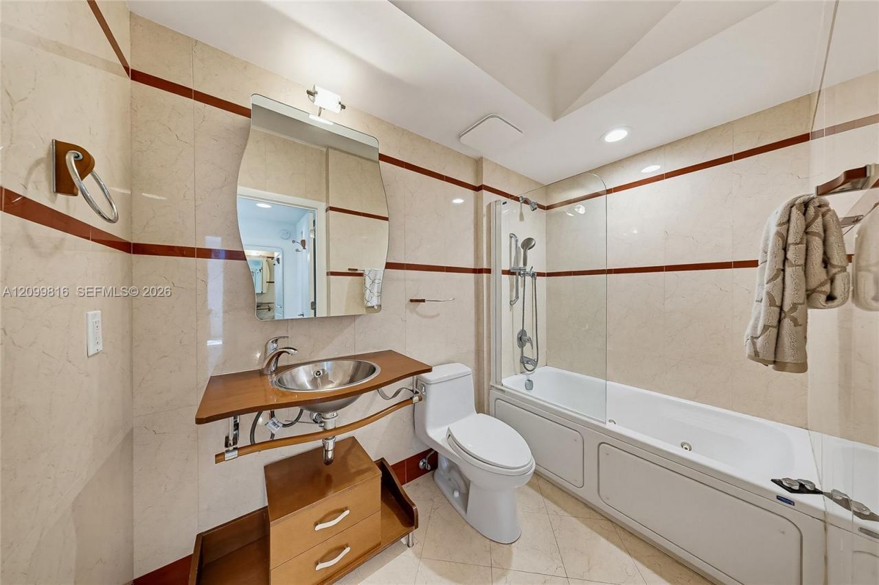 110 Washington Ave , Unit 2312, Miami Beach, FL 33139 Photo