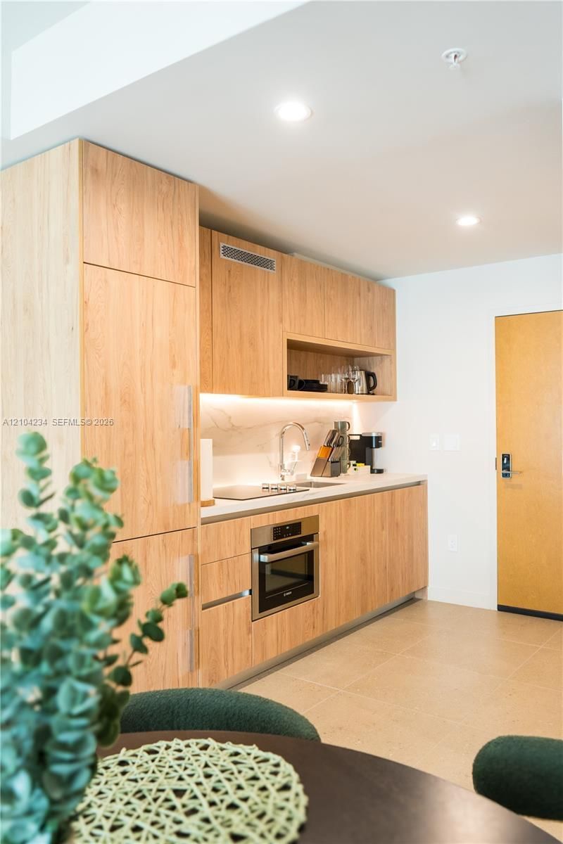 11 NE 6th St , Unit 513, Miami, FL 33132 Photo