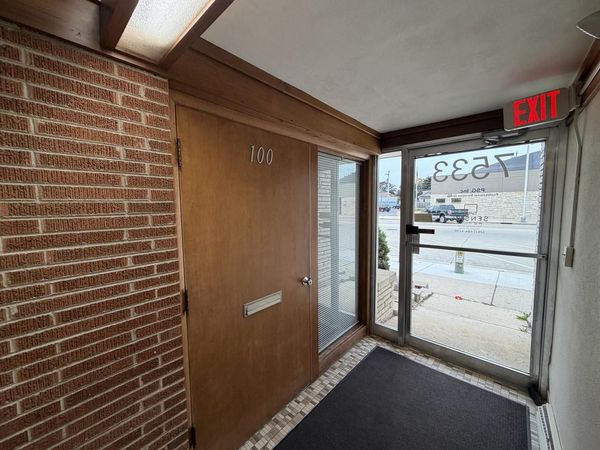 7533 22nd AVENUE #100, Kenosha, WI 53143