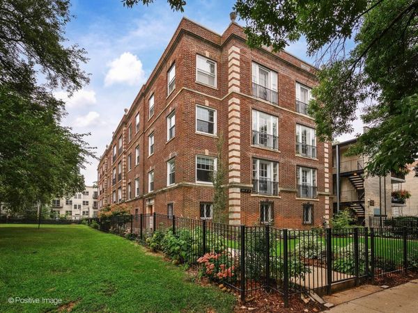 1117 W Lunt Avenue, Unit 1B, Chicago, IL 60626