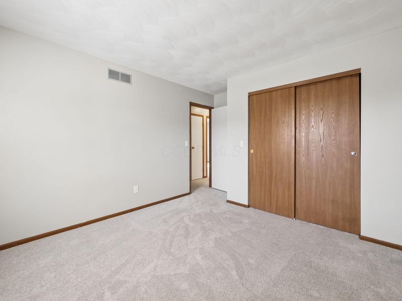 7403 Mapleleaf Boulevard , Columbus, OH 43235 Photo 27