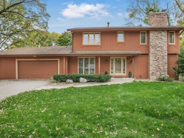 7420 Hyde Park Circle , Edina, MN 55439
