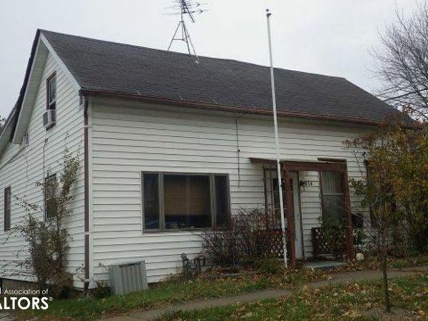 814 LINDEN Street, Burlington, IA 52601