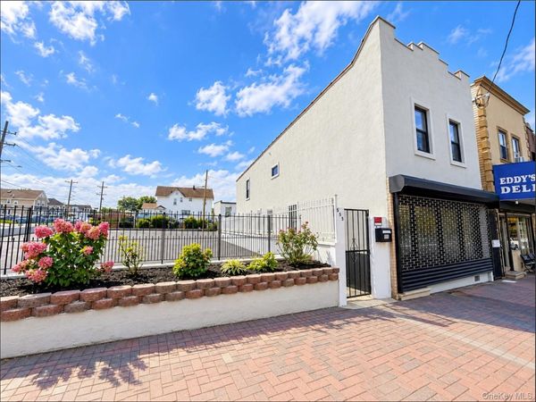 555 Hempstead Turnpike , Elmont, NY 11003