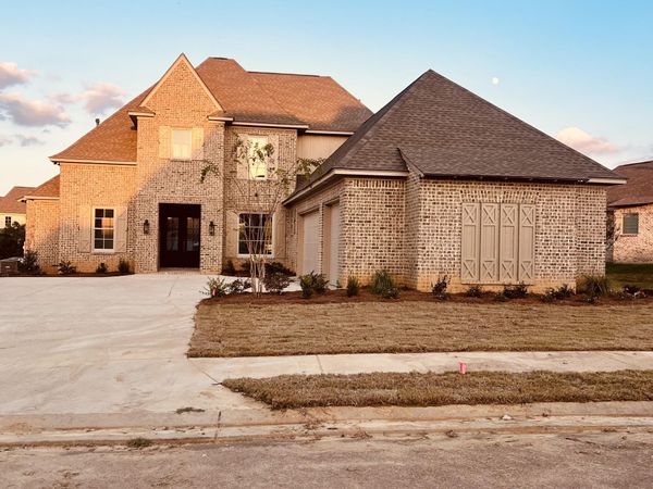 106 Venice Circle, Madison, MS 39110