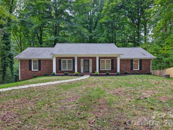5550 Overlook Circle , Winston Salem, NC 27105
