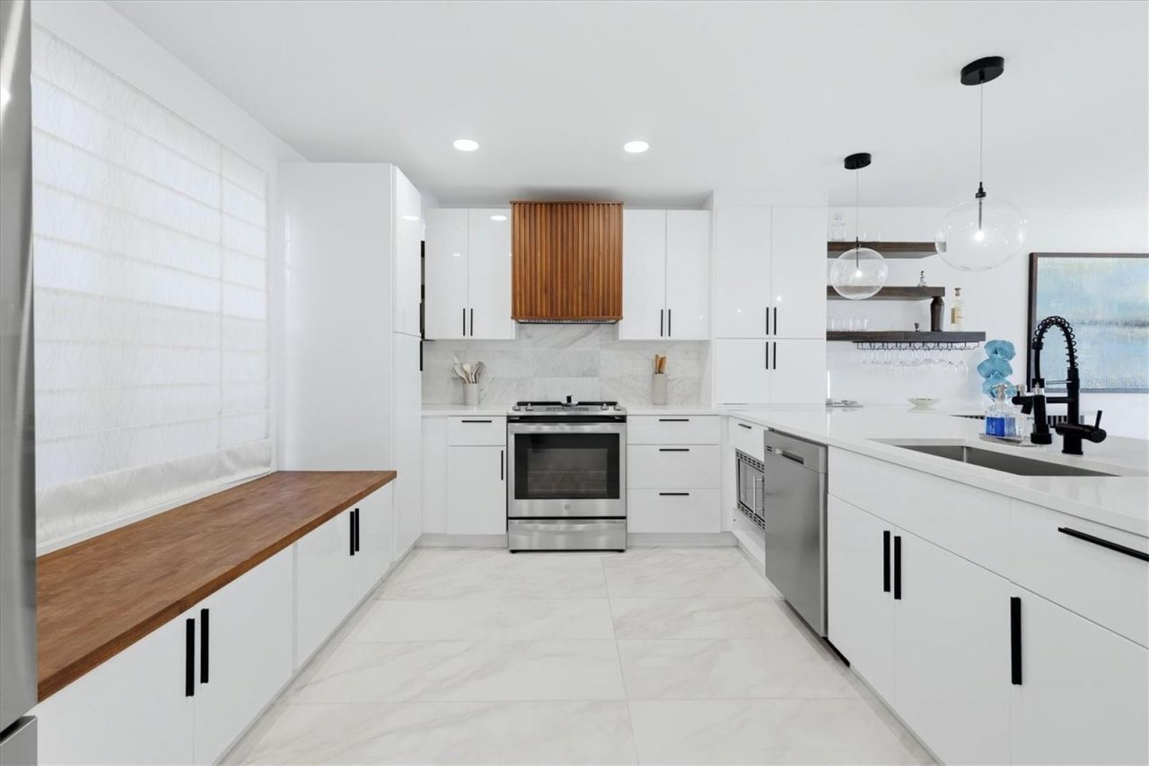 605 Sutton Place , Unit 101, Longboat Key, FL 34228 Photo