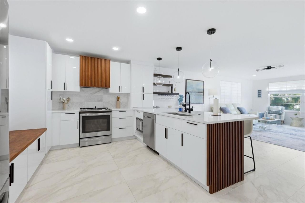 605 Sutton Place , Unit 101, Longboat Key, FL 34228 Photo