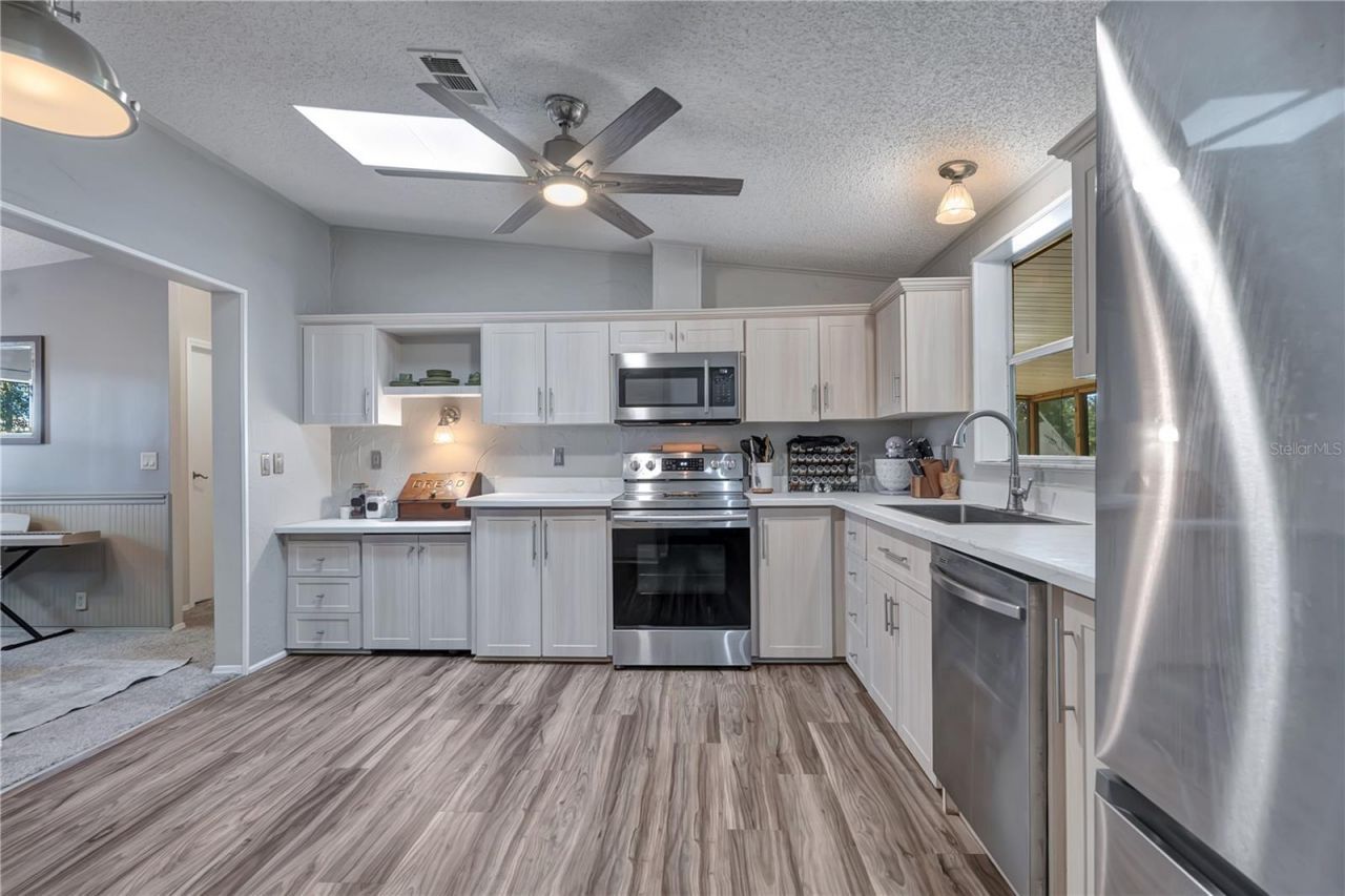 37820 Ridgecrest Lane, Lady Lake, FL 32159 Photo