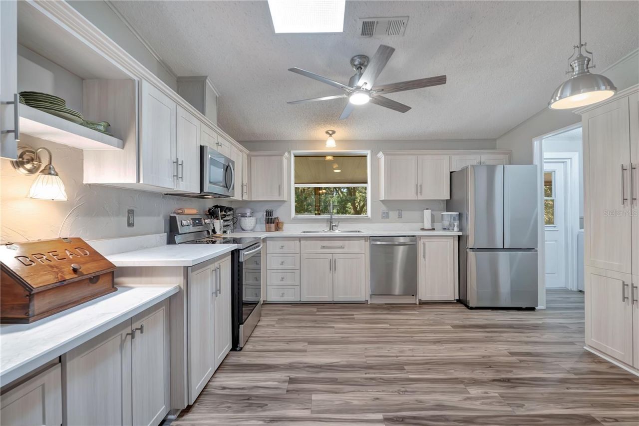 37820 Ridgecrest Lane, Lady Lake, FL 32159 Photo
