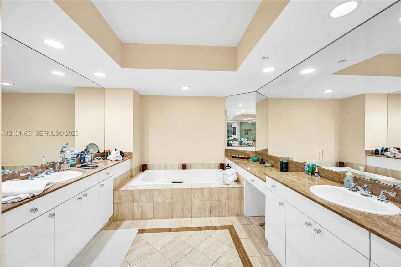21050 Point Pl , Unit 502, Aventura, FL 33180 Photo