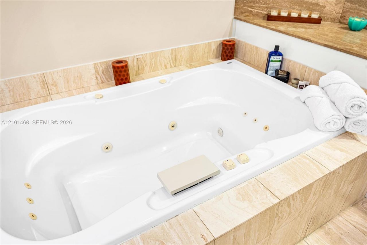 21050 Point Pl , Unit 502, Aventura, FL 33180 Photo