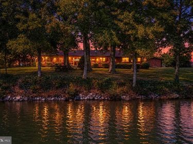 3 CABIN POINT DRIVE , MONTROSS, VA 22520