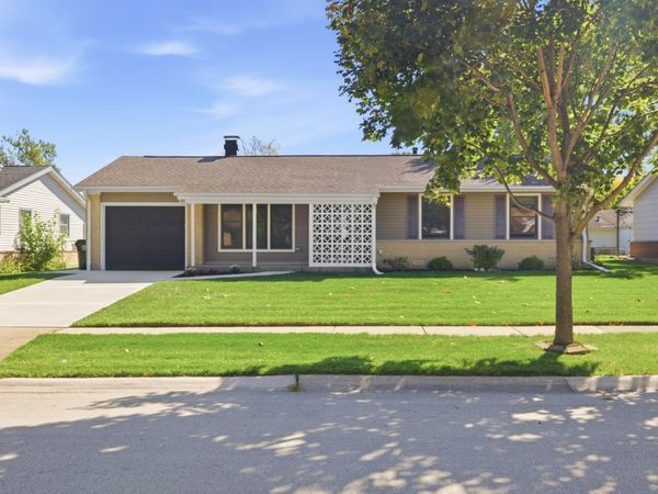 45 Avon Road, Elk Grove Village, IL 60007