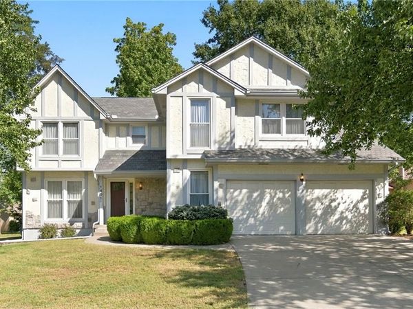 1401 Fox Ridge Drive, Blue Springs, MO 64015