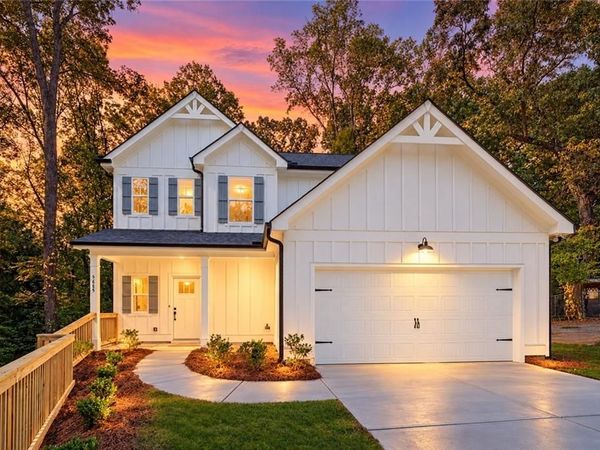 5685 Crestview Drive , Acworth, GA 30102