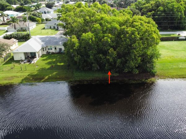 2550 SE BLACKWELL Drive, Port St. Lucie, FL 34952