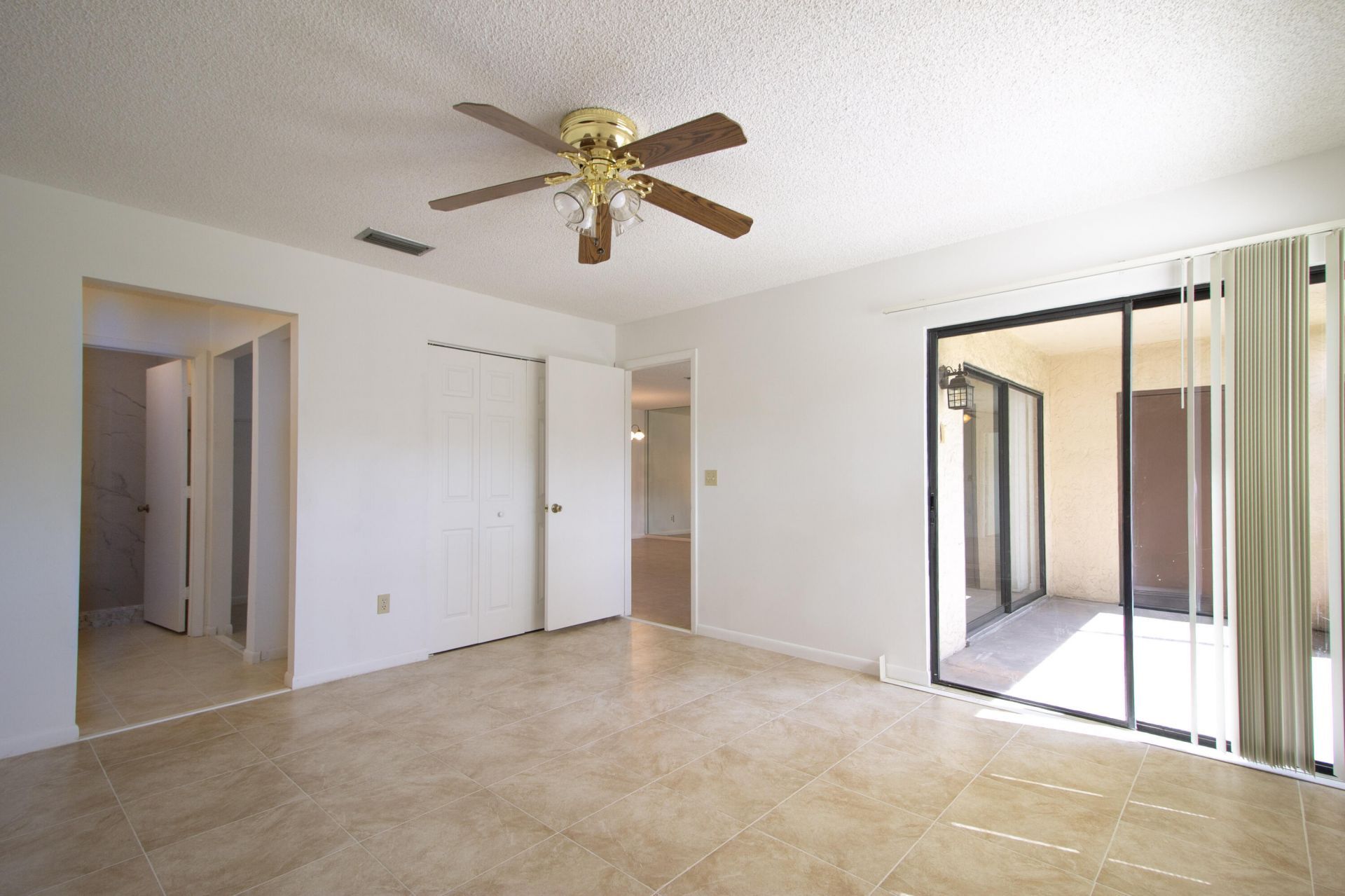 105 Lakeview Drive E, Royal Palm Beach, FL 33411 Photo