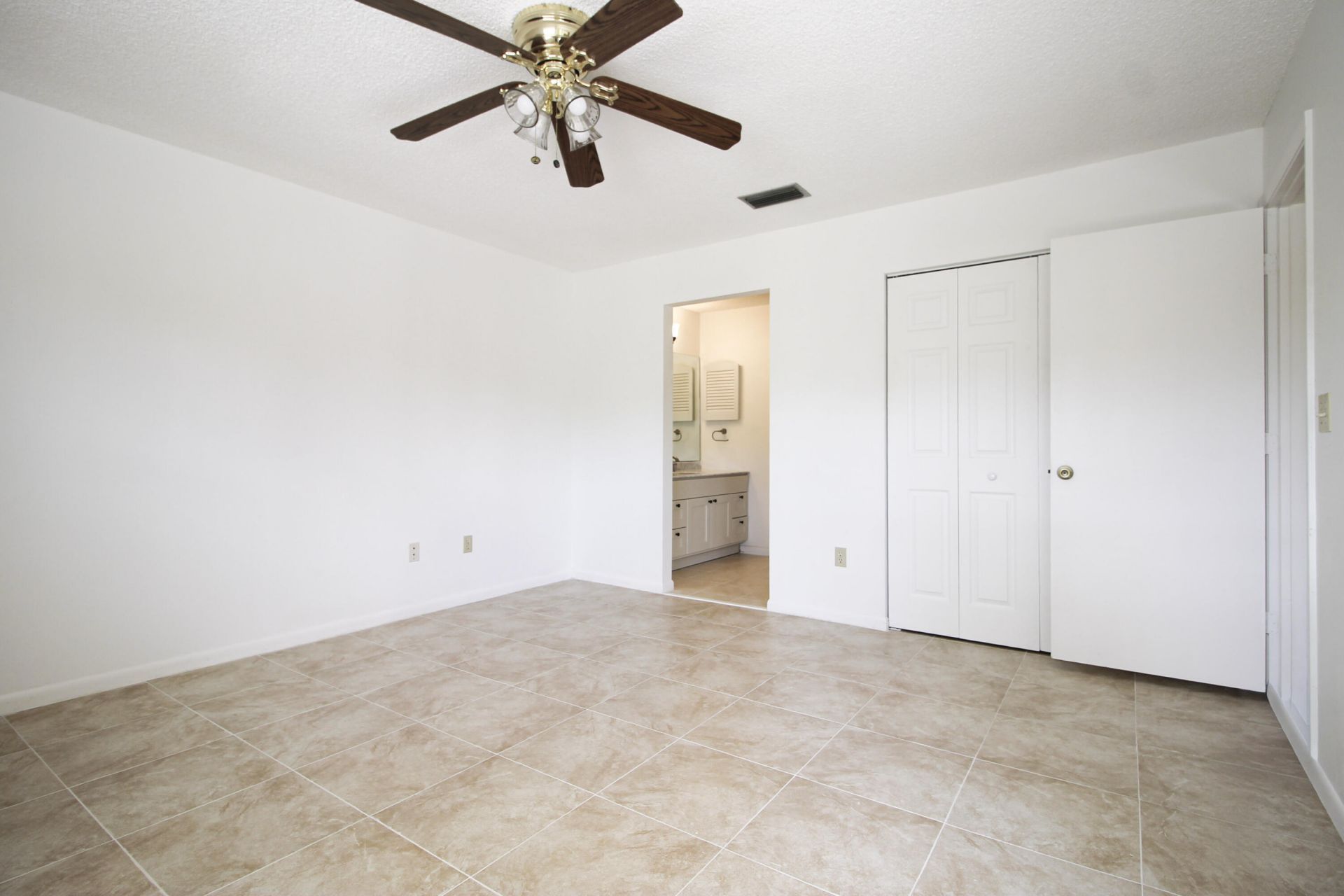 105 Lakeview Drive E, Royal Palm Beach, FL 33411 Photo